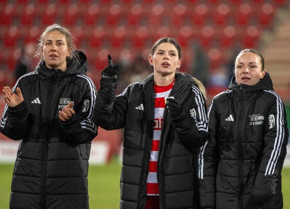 Fußball, Frauen, Saison 2025 2026, Google Pixel Frauen-Bundesliga (19. Spieltag), 1. FC Union Berlin - 1. FC Köln, v. l. Marina Georgieva (1. FC Union), Eileen Campbell (1. FC Union), Lisa Heiseler (1. FC Union), Jubel nach Abpfiff, 20.02. 2026, Copyright: xMatthiasxKochx