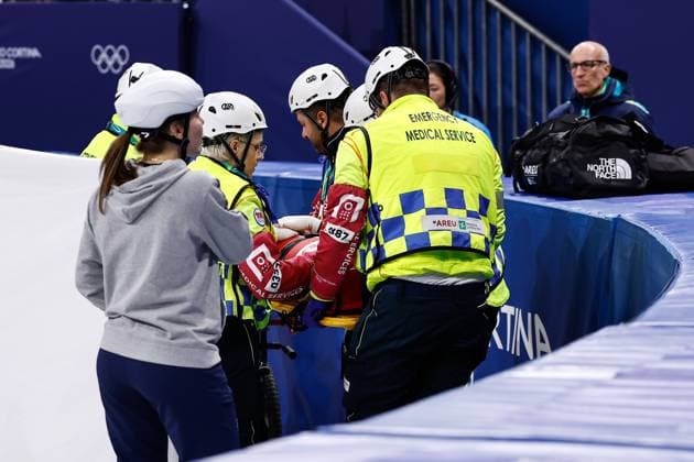 MILAN , 20-02-2026 , Milano Ice Skating Arena , Olympic Winter games, Winterspiele,Spiele, Summer games 2026 - Short Track 20-02 Women 1500m Quarterfinals , Picture shows emergency on the ice Kamila Stormowska Olympic Winter Games 2026 - Short Track 20-02  x201765218x Copyright: