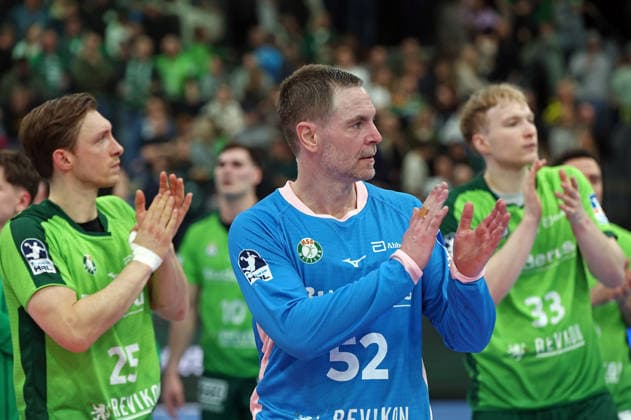20.02.2026, xovx, Handball Daikin Handball Bundesliga, HSG Wetzlar - SC DHfK Leipzig Jubel bei den Spielern der HSG Wetzlar nach dem 26:26 gegen den SC DHfK Leipzig, v.l. Justin Müller (HSG Wetzlar), Andreas Palicka (HSG Wetzlar), Georg Löwen (HSG Wetzlar) Wetzlar Buderus-Arena Hessen Deutschland (DE)