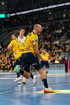 20.02.2026, xdaymx, Handball Daikin HBL, Rhein Neckar Loewen - TBV Lemgo Lippe Lukas Sandell (RNL) jubelt (DFL DFB REGULATIONS PROHIBIT ANY USE OF PHOTOGRAPHS as IMAGE SEQUENCES and or QUASI-VIDEO) Mannheim