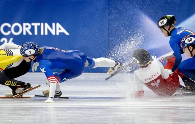 MILAN - Kamila Sellier of Poland was hit in the face by a skate during the 1500-meter short track Speed skating, Eisschnelllauf quarterfinals at the Milan Ice Skating Arena at the Milan Winter Olympics. ROBIN VAN LONKHUIJSEN ANP xVIxANPxSportx xxANPxIVx 551308689 originalFilename: 551308689.jpg