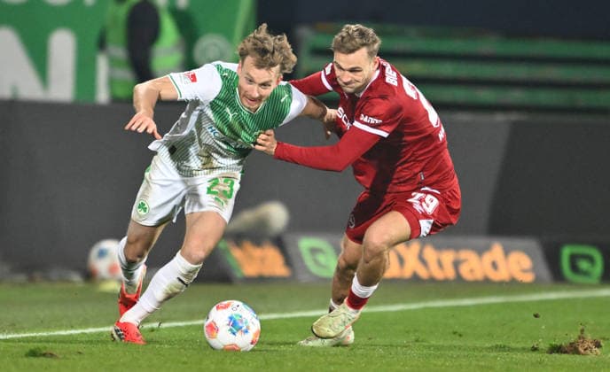 20.02.2026 - Fussball - Saison 2025 2026 - 2. Fussball - Bundesliga - 23. Spieltag: SpVgg Greuther Fürth ( Kleeblatt SGF ) - DSC Arminia Bielefeld - Sportfoto Zink - xwoxzix - DFL regulations prohibit any use of photographs as image sequences and or quasi-video - only for editorial use - Jannik Dehm ( 23, SpVgg Greuther Fürth ) Tim Handwerker (29, Arminia Bielefeld )