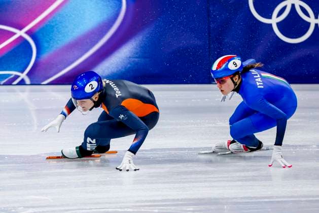 Xandra Velzeboer of the Netherlands and Elisa Confortola of Italy Women s 1500m Quarterfinals, Milano Cortina 2026 Winter Olympics: Day 14, Short Track Speed skating, Eisschnelllauf - Milano Cortina 2026 Winter Olympics: Day 14, Milano Speed Skating Stadium, February 20, 2026, Milan, Italy.