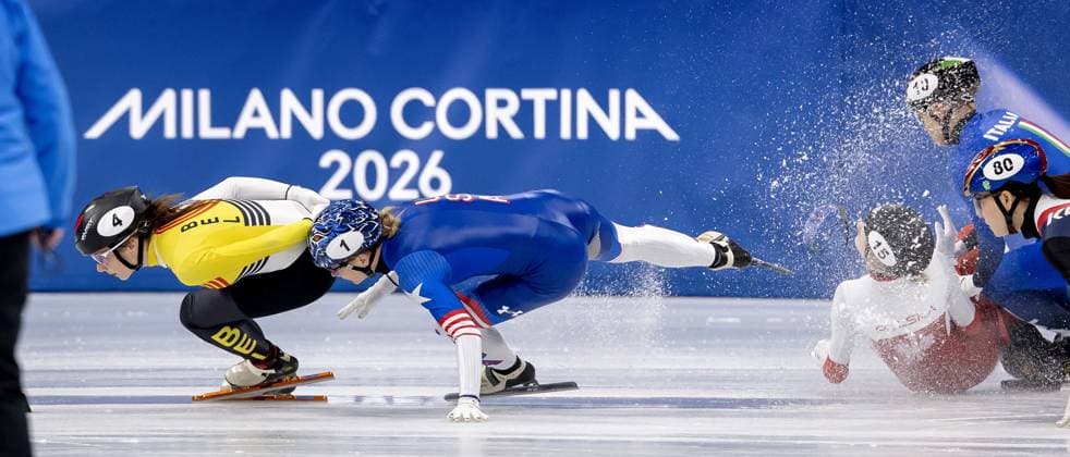 MILAN - Kamila Sellier of Poland was hit in the face by a skate during the 1500-meter short track Speed skating, Eisschnelllauf quarterfinals at the Milan Ice Skating Arena at the Milan Winter Olympics. ROBIN VAN LONKHUIJSEN ANP xVIxANPxSportx xxANPxIVx 551308916 originalFilename: 551308916.jpg