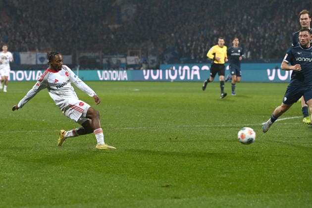 Mohamed Ali ZOMA (N) Torchance, Schuss ans Aussennetz, Aktion, Einzelaktion Fussball 2. Bundesliga, 23. Spieltag, matchday 23, VfL Bochum (BO) - 1. FC Nuernberg 1- am 20.02.2026, Vonovia Ruhrstadion Bochum Deutschland. DFL regulations prohibit any use of photographs as image sequences and or quasi-video Ã‚Â