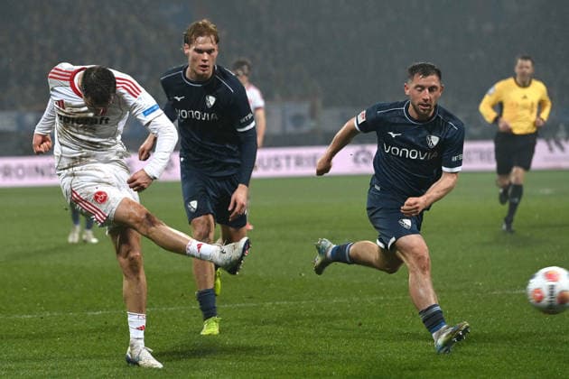 Adam MARKHIEV (N) gegen Maximilian WITTEK (BO) Aktion, Zweikampf, Fussball 2. Bundesliga, 23. Spieltag, matchday 23, VfL Bochum (BO) - 1. FC Nuernberg 1- am 20.02.2026, Vonovia Ruhrstadion Bochum Deutschland. DFL regulations prohibit any use of photographs as image sequences and or quasi-video Ã‚Â