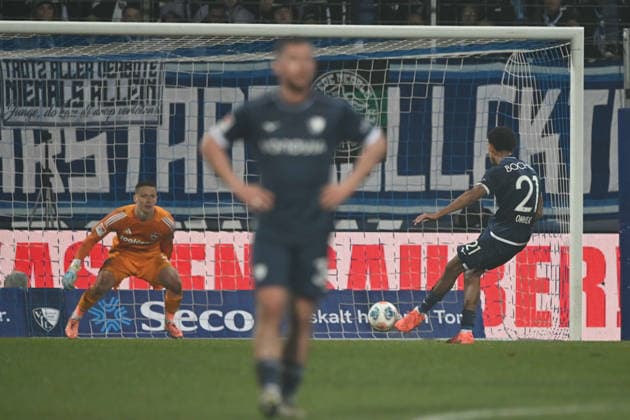 Francis ONYEKA (BO) schiesst per Elfmeter das Tor zum 1-1, gegen Torwart Jan REICHERT (N) Fussball 2. Bundesliga, 23. Spieltag, matchday 23, VfL Bochum (BO) - 1. FC Nuernberg 1- am 20.02.2026, Vonovia Ruhrstadion Bochum Deutschland. DFL regulations prohibit any use of photographs as image sequences and or quasi-video Ã‚Â