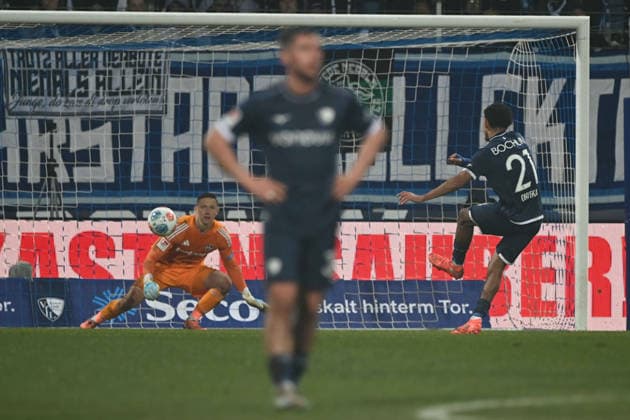 Francis ONYEKA (BO) schiesst per Elfmeter das Tor zum 1-1, gegen Torwart Jan REICHERT (N) Fussball 2. Bundesliga, 23. Spieltag, matchday 23, VfL Bochum (BO) - 1. FC Nuernberg 1- am 20.02.2026, Vonovia Ruhrstadion Bochum Deutschland. DFL regulations prohibit any use of photographs as image sequences and or quasi-video Ã‚Â