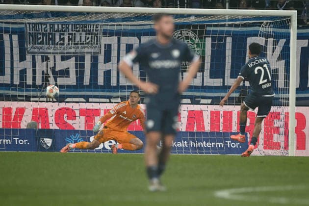 Francis ONYEKA (BO) schiesst per Elfmeter das Tor zum 1-1, gegen Torwart Jan REICHERT (N) Fussball 2. Bundesliga, 23. Spieltag, matchday 23, VfL Bochum (BO) - 1. FC Nuernberg 1- am 20.02.2026, Vonovia Ruhrstadion Bochum Deutschland. DFL regulations prohibit any use of photographs as image sequences and or quasi-video Ã‚Â