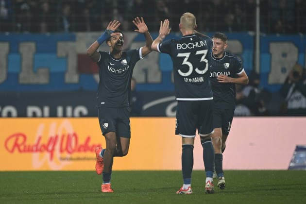 Francis ONYEKA (BO) jubelt nach seinem Tor zum 1-1, Jubel, jubeln, Freude, cheers, mit Philipp HOFMANN (BO) Fussball 2. Bundesliga, 23. Spieltag, matchday 23, VfL Bochum (BO) - 1. FC Nuernberg 1- am 20.02.2026, Vonovia Ruhrstadion Bochum Deutschland. DFL regulations prohibit any use of photographs as image sequences and or quasi-video Ã‚Â