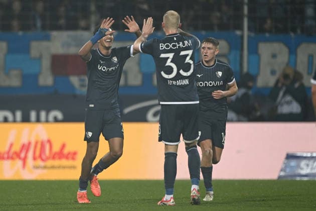 Francis ONYEKA (BO) jubelt nach seinem Tor zum 1-1, Jubel, jubeln, Freude, cheers, mit Philipp HOFMANN (BO) Fussball 2. Bundesliga, 23. Spieltag, matchday 23, VfL Bochum (BO) - 1. FC Nuernberg 1- am 20.02.2026, Vonovia Ruhrstadion Bochum Deutschland. DFL regulations prohibit any use of photographs as image sequences and or quasi-video Ã‚Â