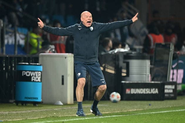 Trainer Uwe ROESLER (Rösler, BO) Gestik, Geste, gestikuliert, gibt Anweisungen, Fussball 2. Bundesliga, 23. Spieltag, matchday 23, VfL Bochum (BO) - 1. FC Nuernberg 1- am 20.02.2026, Vonovia Ruhrstadion Bochum Deutschland. DFL regulations prohibit any use of photographs as image sequences and or quasi-video Ã‚Â