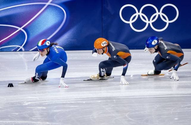 MILAN - Suzanne Schulting and Xandra Velzeboer during the 1500-meter short track Speed skating, Eisschnelllauf quarterfinals at the Milan Ice Skating Arena at the Milan Winter Olympics. SEM VAN DER WAL ANP xVIxANPxSportx xxANPxIVx 551309688 originalFilename: 551309688.jpg