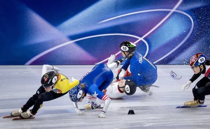 MILAN - Poland s Kamila Sellier was hit in the face by a skate during the 1500-meter short track Speed skating, Eisschnelllauf quarterfinals at the Milan Ice Skating Arena at the Milan Winter Olympics. SEM VAN DER WAL ANP xVIxANPxSportx xxANPxIVx 551309700 originalFilename: 551309700.jpg