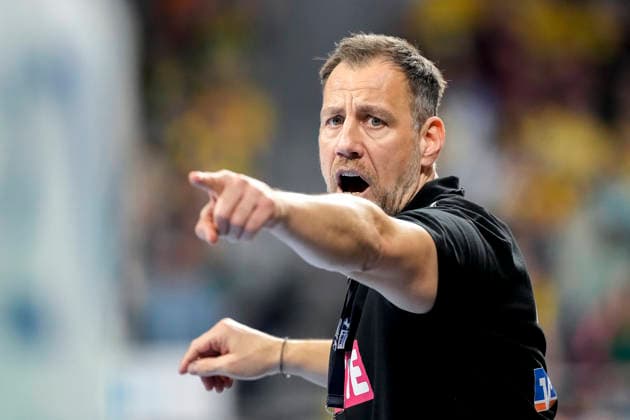 Maik Machulla (Trainer, Cheftrainer, RNL), gibt Anweisungen, gestikuliert, mit den Armen gestikulieren, Einzelbild, Einzelfoto, Aktion, Action, 20.02.2026, Mannheim (Deutschland), Handball, Bundesliga, Rhein-Neckar Löwen - TBV Lemgo Lippe