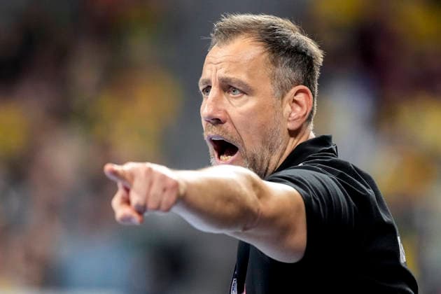 Maik Machulla (Trainer, Cheftrainer, RNL), gibt Anweisungen, gestikuliert, mit den Armen gestikulieren, Einzelbild, Einzelfoto, Aktion, Action, 20.02.2026, Mannheim (Deutschland), Handball, Bundesliga, Rhein-Neckar Löwen - TBV Lemgo Lippe
