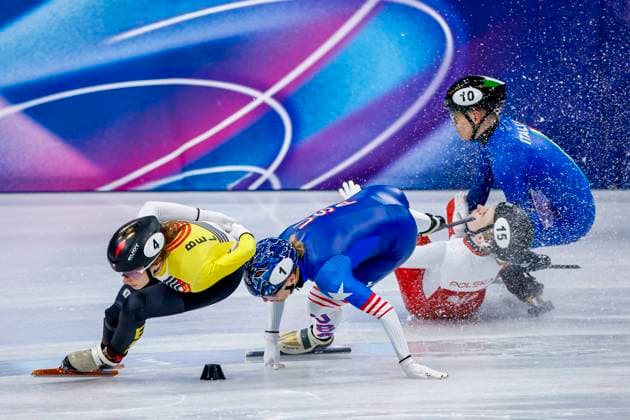 Courtney Sarault of Canada and crash Kamila Sellier-Stormowska of Poland and Arianna Fontana of Italy and Kristen Santos-Griswold of United States of America Women s 1500m Quarterfinals, Milano Cortina 2026 Winter Olympics: Day 14, Short Track Speed skating, Eisschnelllauf - Milano Cortina 2026 Winter Olympics: Day 14, Milano Speed Skating Stadium, February 20, 2026, Milan, Italy.