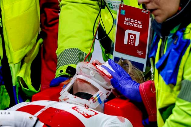 crash and injured Kamila Sellier-Stormowska of Poland receives medical attention after Women s 1500m Quarterfinals, Milano Cortina 2026 Winter Olympics: Day 14, Short Track Speed skating, Eisschnelllauf - Milano Cortina 2026 Winter Olympics: Day 14, Milano Speed Skating Stadium, February 20, 2026, Milan, Italy.