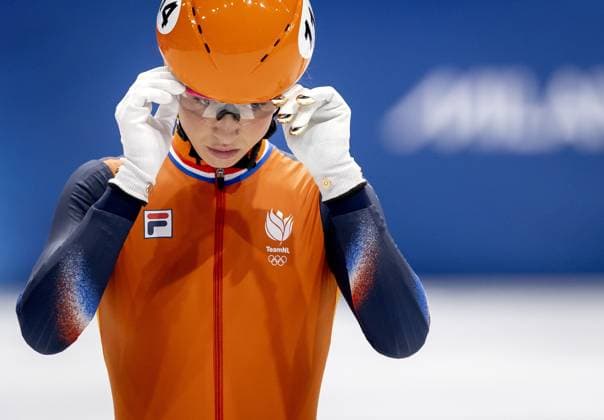MILAN - Suzanne Schulting during the 1500-meter short track Speed skating, Eisschnelllauf quarterfinals at the Milan Ice Skating Arena at the Milan Winter Olympics. ROBIN VAN LONKHUIJSEN ANP xVIxANPxSportx xxANPxIVx 551310608 originalFilename: 551310608.jpg