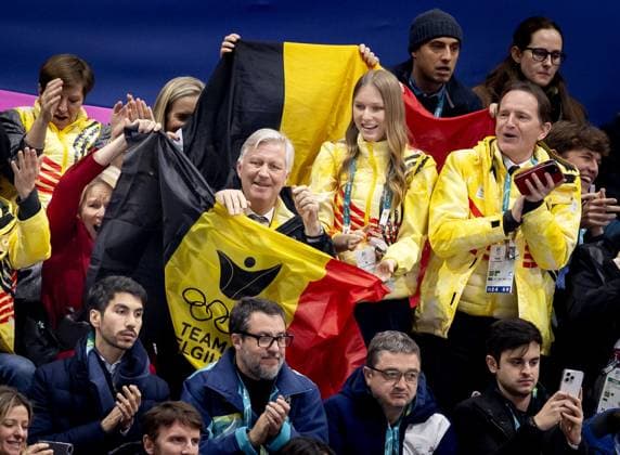 MILAN - Queen Mathilde, King Philippe, and Princess Eleonore of Belgium during the 1500-meter short track Speed skating, Eisschnelllauf quarterfinals at the Milan Ice Skating Arena at the Milan Winter Olympics. ROBIN VAN LONKHUIJSEN ANP xVIxANPxSportx xxANPxIVx 551310618 originalFilename: 551310618.jpg