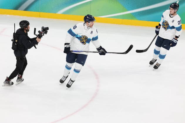 Ice hockey, Eishockey - Milano Cortina 2026 Winter Olympics: Day 14 In Milan, Italy, on February 20, 2026, Team Finland celebrates after a goal during the Ice Hockey Men s Play-offs Semifinals between Canada and Finland on day fourteen of the Milano Cortina 2026 Winter Olympic Games, Olympische Spiele, Olympia, OS at Milano Santagiulia Ice Hockey Arena Milano Italy  Copyright: xMattiaxMarteganix originalFilename:martegani-serieami260220_nptk0.jpg