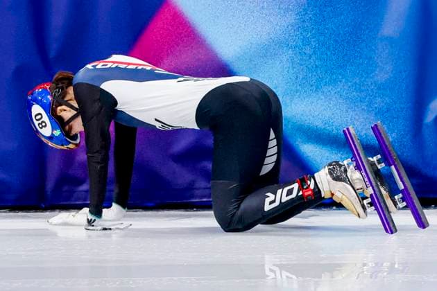 crash Do Hee Noh of Republic of Korea Women s 1500m Semifinals, Milano Cortina 2026 Winter Olympics: Day 14, Short Track Speed skating, Eisschnelllauf - Milano Cortina 2026 Winter Olympics: Day 14, Milano Speed Skating Stadium, February 20, 2026, Milan, Italy.
