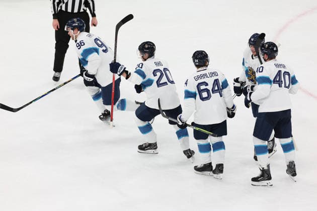 Ice hockey, Eishockey - Milano Cortina 2026 Winter Olympics: Day 14 In Milan, Italy, on February 20, 2026, Team Finland celebrates after a goal during the Ice Hockey Men s Play-offs Semifinals between Canada and Finland on day fourteen of the Milano Cortina 2026 Winter Olympic Games, Olympische Spiele, Olympia, OS at Milano Santagiulia Ice Hockey Arena Milano Italy  Copyright: xMattiaxMarteganix originalFilename:martegani-serieami260220_nplgE.jpg