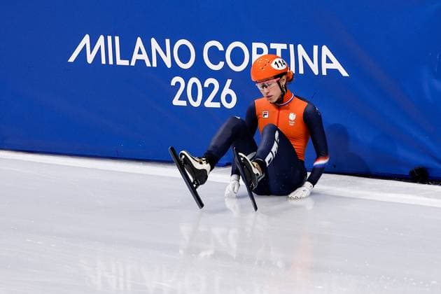 MILAN , 20-02-2026 , Milano Ice Skating Arena , Olympic Winter games, Winterspiele,Spiele, Summer games 2026 - Short Track 20-02 Women 1500m Semifinals , Picture shows Suzanne Schulting fall Olympic Winter Games 2026 - Short Track 20-02  x201765930x Copyright: