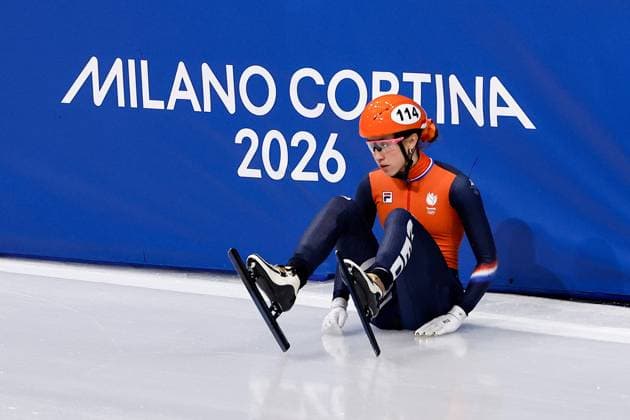 MILAN , 20-02-2026 , Milano Ice Skating Arena , Olympic Winter games, Winterspiele,Spiele, Summer games 2026 - Short Track 20-02 Women 1500m Semifinals , Picture shows Suzanne Schulting fall Olympic Winter Games 2026 - Short Track 20-02  x201765936x Copyright: