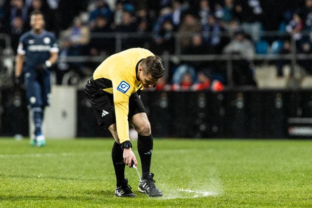 2. Fußball Bundesliga: VfL Bochum - 1. FC Nürnberg; 20.02.2026 Patrick Ittrich (Hamburg, Schiedsrichter) 2. Fußball Bundesliga: VfL Bochum - 1. FC Nürnberg; Vonovia-Ruhrstadion, Bochum; 20.02.2026 DFL regulations prohibit any use of photographs as image sequences and or quasi video.
