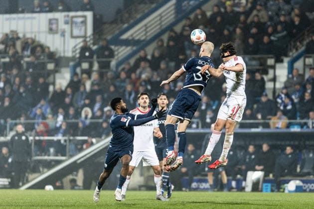 2. Fußball Bundesliga: VfL Bochum - 1. FC Nürnberg; 20.02.2026 Philipp Hofmann (VfL Bochum, 33), Fabio Gruber (1. FC Nürnberg, 4) 2. Fußball Bundesliga: VfL Bochum - 1. FC Nürnberg; Vonovia-Ruhrstadion, Bochum; 20.02.2026 DFL regulations prohibit any use of photographs as image sequences and or quasi video.