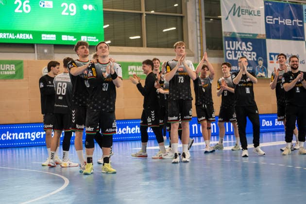 Handball I Herren I Saison 2025-2026 I 2. Bundesliga I 20. Spieltag I HC Oppenweiler Backnang - TUSEM Essen I 20.02.2026 Essen jubelt über den Sieg, vorne Max Neuhaus (37, TUSEM Essen), Finley Werschkull (73, TUSEM Essen) Backnang Murrtal Arena Baden-Württemberg Deutschland Copyright: xLobeca MaxxPetershansx