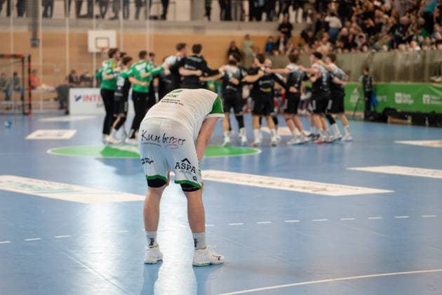 Handball I Herren I Saison 2025-2026 I 2. Bundesliga I 20. Spieltag I HC Oppenweiler Backnang - TUSEM Essen I 20.02.2026 Backnang verliert gegen Essen, im Hintergrund jubelt Essen über den Sieg. Backnang Murrtal Arena Baden-Württemberg Deutschland Copyright: xLobeca MaxxPetershansx