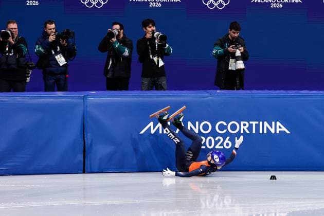 MILAN , 20-02-2026 , Milano Ice Skating Arena , Olympic Winter games, Winterspiele,Spiele, Summer games 2026 - Short Track 20-02 Women 1500m Semifinals , Picture shows Xandra Velzeboer fall Olympic Winter Games 2026 - Short Track 20-02  x201765957x Copyright: