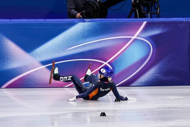 MILAN , 20-02-2026 , Milano Ice Skating Arena , Olympic Winter games, Winterspiele,Spiele, Summer games 2026 - Short Track 20-02 Women 1500m Semifinals , Picture shows Xandra Velzeboer fall Olympic Winter Games 2026 - Short Track 20-02  x201765963x Copyright: