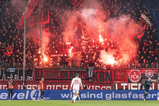 2. Fußball Bundesliga: VfL Bochum - 1. FC Nürnberg; 20.02.2026 Fans von 1. FC Nürnberg, Pyrotechnik 2. Fußball Bundesliga: VfL Bochum - 1. FC Nürnberg; Vonovia-Ruhrstadion, Bochum; 20.02.2026 DFL regulations prohibit any use of photographs as image sequences and or quasi video.