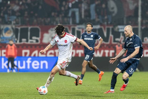 2. Fußball Bundesliga: VfL Bochum - 1. FC Nürnberg; 20.02.2026 Fabio Gruber (1. FC Nürnberg, 4), Philipp Hofmann (VfL Bochum, 33) 2. Fußball Bundesliga: VfL Bochum - 1. FC Nürnberg; Vonovia-Ruhrstadion, Bochum; 20.02.2026 DFL regulations prohibit any use of photographs as image sequences and or quasi video.
