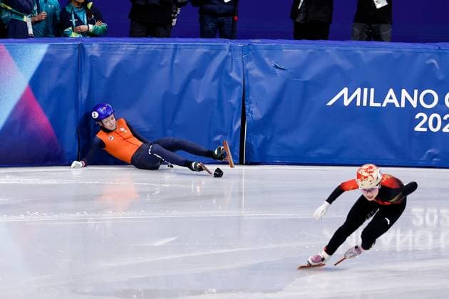 MILAN , 20-02-2026 , Milano Ice Skating Arena , Olympic Winter games, Winterspiele,Spiele, Summer games 2026 - Short Track 20-02 Women 1500m Semifinals , Picture shows Xandra Velzeboer fall Olympic Winter Games 2026 - Short Track 20-02  x201766013x Copyright:
