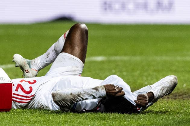 2. Fußball Bundesliga: VfL Bochum - 1. FC Nürnberg; 20.02.2026 Rabby Nzingoula (1. FC Nürnberg, 22) auf dem Rasen nach der Verletzung. 2. Fußball Bundesliga: VfL Bochum - 1. FC Nürnberg; Vonovia-Ruhrstadion, Bochum; 20.02.2026 DFL regulations prohibit any use of photographs as image sequences and or quasi video.
