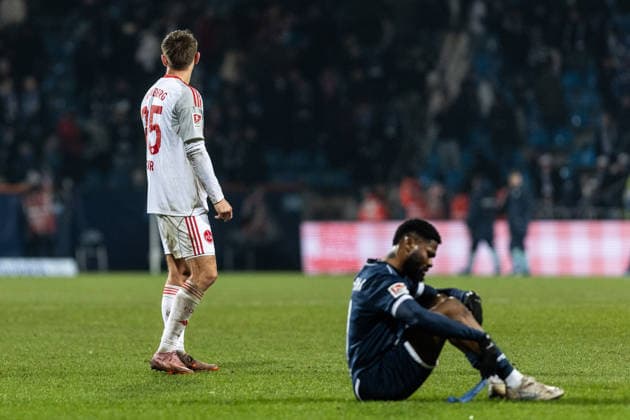 2. Fußball Bundesliga: VfL Bochum - 1. FC Nürnberg; 20.02.2026 Finn Becker (1. FC Nürnberg, 25), Moritz-Broni Kwarteng (VfL Bochum, 11) 2. Fußball Bundesliga: VfL Bochum - 1. FC Nürnberg; Vonovia-Ruhrstadion, Bochum; 20.02.2026 DFL regulations prohibit any use of photographs as image sequences and or quasi video.