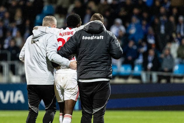 2. Fußball Bundesliga: VfL Bochum - 1. FC Nürnberg; 20.02.2026 Rabby Nzingoula (1. FC Nürnberg, 22) verlässt Spielfeld mit der Verletzung. 2. Fußball Bundesliga: VfL Bochum - 1. FC Nürnberg; Vonovia-Ruhrstadion, Bochum; 20.02.2026 DFL regulations prohibit any use of photographs as image sequences and or quasi video.