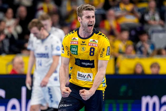 Torschütze Tim Nothdurft (RNL, 8), Spieler der Rhein-Neckar-Löwen, jubelt über ein Tor, Jubel, jubeln, Torjubel, Torerfolg, celebrate the goal, goal, celebration, jubelt ueber das Tor, Freuen, Freude, freut sich, optimistisch, positiv, Spielszene, Highlight, Einzelbild, Einzelfoto, Aktion, Action, 20.02.2026, Mannheim (Deutschland), Handball, Bundesliga, Rhein-Neckar Löwen - TBV Lemgo Lippe