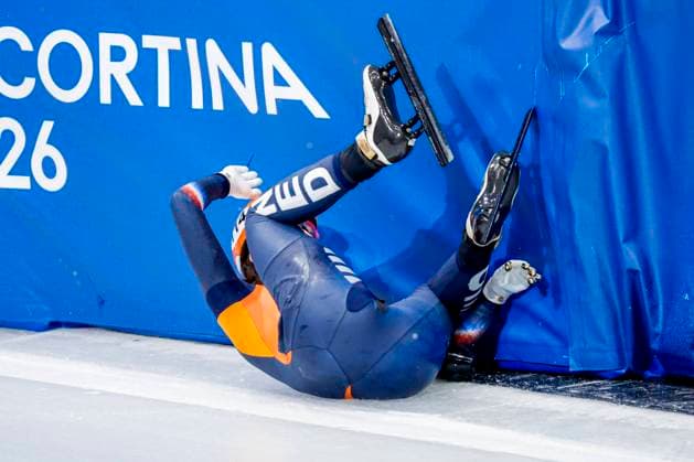 crash Suzanne Schulting of the Netherlands Women s 1500m Semifinals, Milano Cortina 2026 Winter Olympics: Day 14, Short Track Speed skating, Eisschnelllauf - Milano Cortina 2026 Winter Olympics: Day 14, Milano Speed Skating Stadium, February 20, 2026, Milan, Italy.