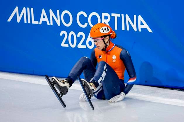 crash Suzanne Schulting of the Netherlands Women s 1500m Semifinals, Milano Cortina 2026 Winter Olympics: Day 14, Short Track Speed skating, Eisschnelllauf - Milano Cortina 2026 Winter Olympics: Day 14, Milano Speed Skating Stadium, February 20, 2026, Milan, Italy.