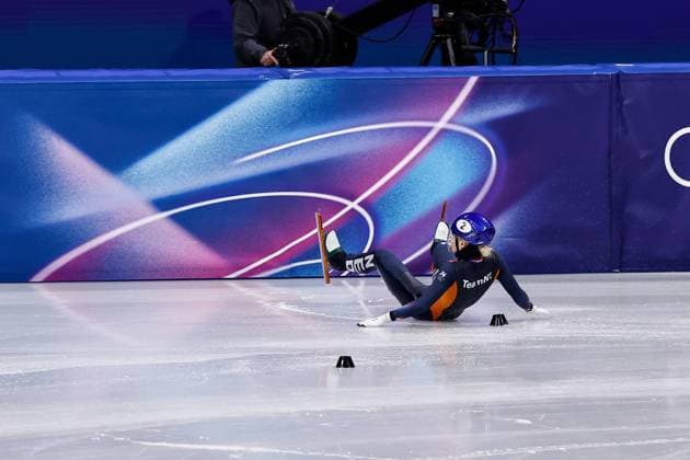 MILAN , 20-02-2026 , Milano Ice Skating Arena , Olympic Winter games, Winterspiele,Spiele, Summer games 2026 - Short Track 20-02 Women 1500m Semifinals , Picture shows Xandra Velzeboer fall Olympic Winter Games 2026 - Short Track 20-02  x201766118x Copyright: