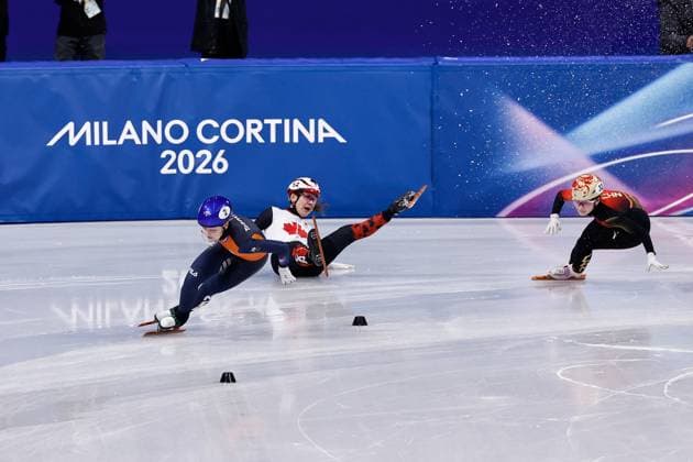 MILAN , 20-02-2026 , Milano Ice Skating Arena , Olympic Winter games, Winterspiele,Spiele, Summer games 2026 - Short Track 20-02 Women 1500m Semifinals , Picture shows Courtney Sarault fall Olympic Winter Games 2026 - Short Track 20-02  x201766241x Copyright: