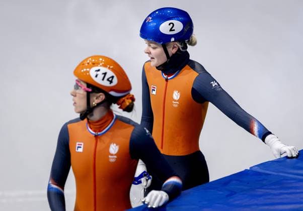 MILAN - Suzanne Schulting and Xandra Velzeboer during the 1500-meter short track Speed skating, Eisschnelllauf semifinals at the Milan Ice Skating Arena at the Milan Winter Olympics. SEM VAN DER WAL ANP xVIxANPxSportx xxANPxIVx 551313075 originalFilename: 551313075.jpg