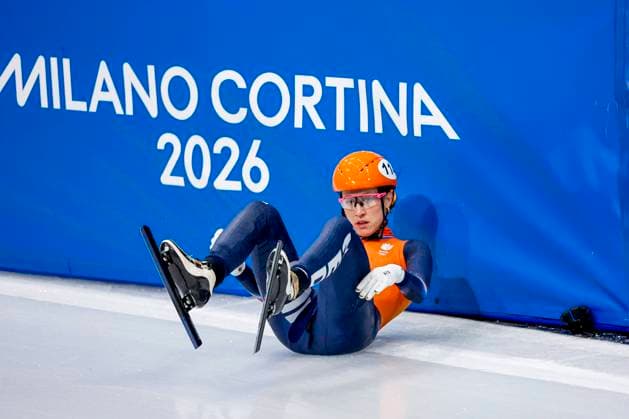 crash Suzanne Schulting of the Netherlands Women s 1500m Semifinals, Milano Cortina 2026 Winter Olympics: Day 14, Short Track Speed skating, Eisschnelllauf - Milano Cortina 2026 Winter Olympics: Day 14, Milano Speed Skating Stadium, February 20, 2026, Milan, Italy.