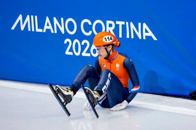 crash Suzanne Schulting of the Netherlands Women s 1500m Semifinals, Milano Cortina 2026 Winter Olympics: Day 14, Short Track Speed skating, Eisschnelllauf - Milano Cortina 2026 Winter Olympics: Day 14, Milano Speed Skating Stadium, February 20, 2026, Milan, Italy.