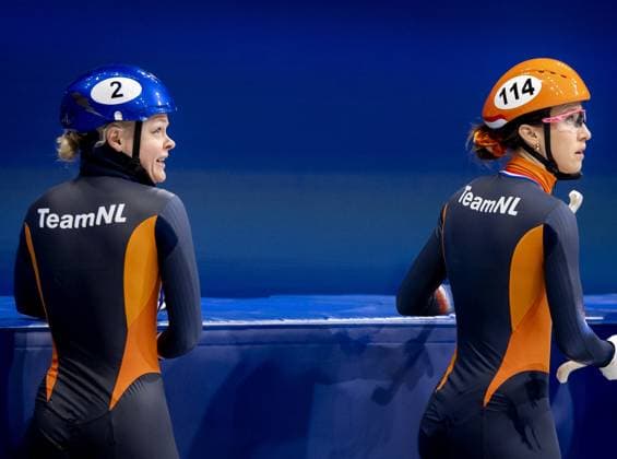 MILAN - Xandra Velzeboer and Suzanne Schulting during the 1500-meter short track Speed skating, Eisschnelllauf semifinals at the Milan Ice Skating Arena at the Milan Winter Olympics. ROBIN VAN LONKHUIJSEN ANP xVIxANPxSportx xxANPxIVx 551313307 originalFilename: 551313307.jpg